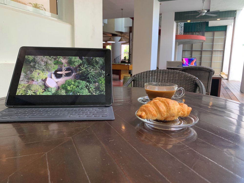 Ao Nang Colors Hotel - Aonang Beach — Restaurant & bars in Ao Nang, Krabi
