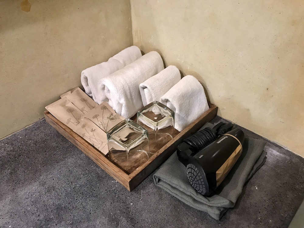 Ao Nang Colors Hotel - Aonang Beach — Hotel rooms in Ao Nang, Krabi