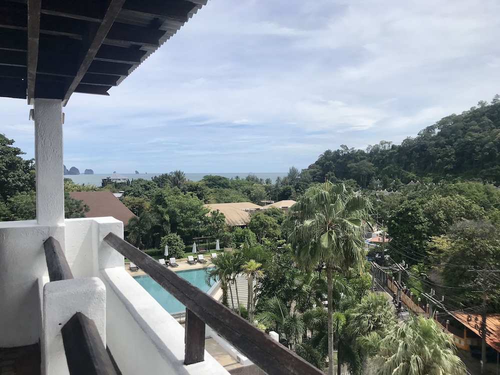 Ao Nang Colors Hotel - Aonang Beach — Hotel rooms in Ao Nang, Krabi