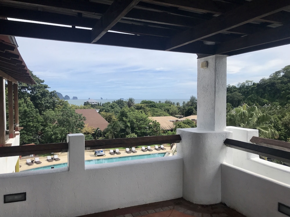 Ao Nang Colors Hotel - Aonang Beach — Swimming pool in Ao Nang, Krabi