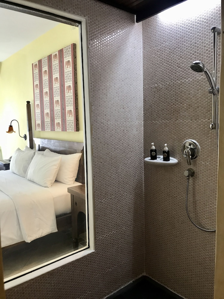 Ao Nang Colors Hotel - Aonang Beach — Hotel rooms in Ao Nang, Krabi