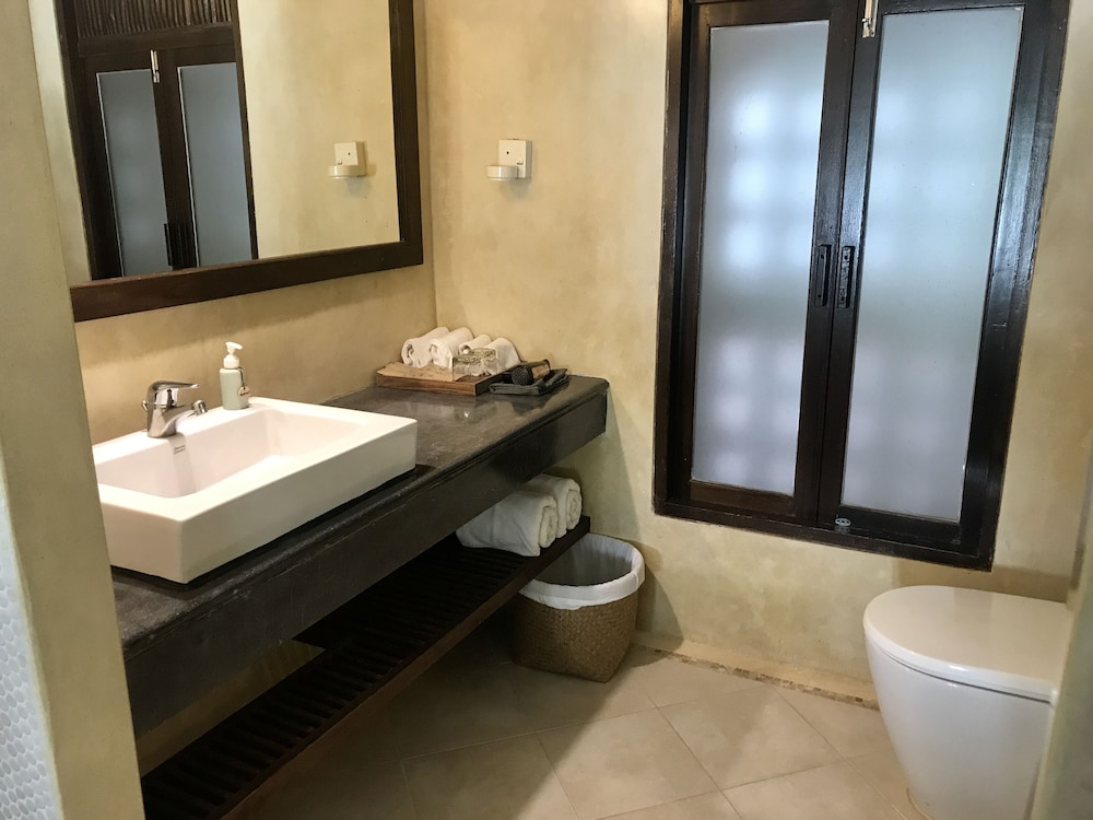 Ao Nang Colors Hotel - Aonang Beach — Hotel rooms in Ao Nang, Krabi