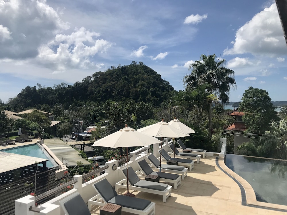 Ao Nang Colors Hotel - Aonang Beach — Swimming pool in Ao Nang, Krabi