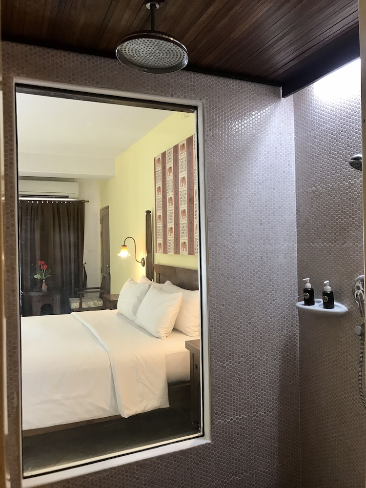 Ao Nang Colors Hotel - Aonang Beach — Hotel rooms in Ao Nang, Krabi