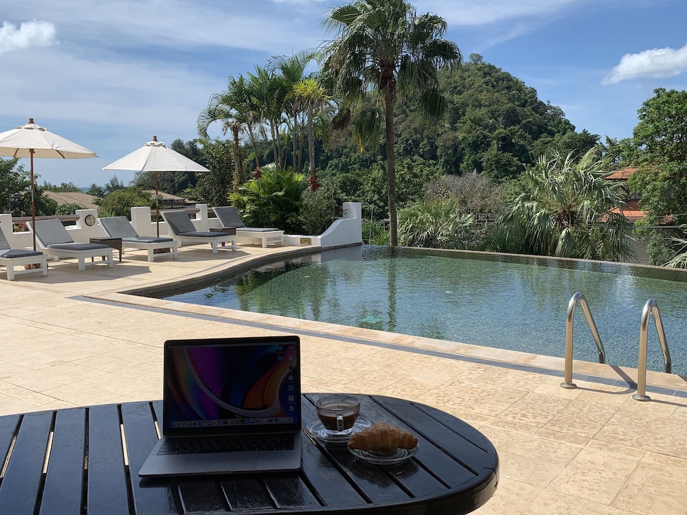 Ao Nang Colors Hotel - Aonang Beach — Swimming pool in Ao Nang, Krabi