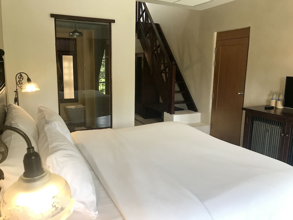 Ao Nang Colors Hotel - Aonang Beach — Hotel rooms in Ao Nang, Krabi