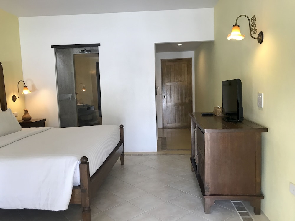 Ao Nang Colors Hotel - Aonang Beach — Hotel rooms in Ao Nang, Krabi