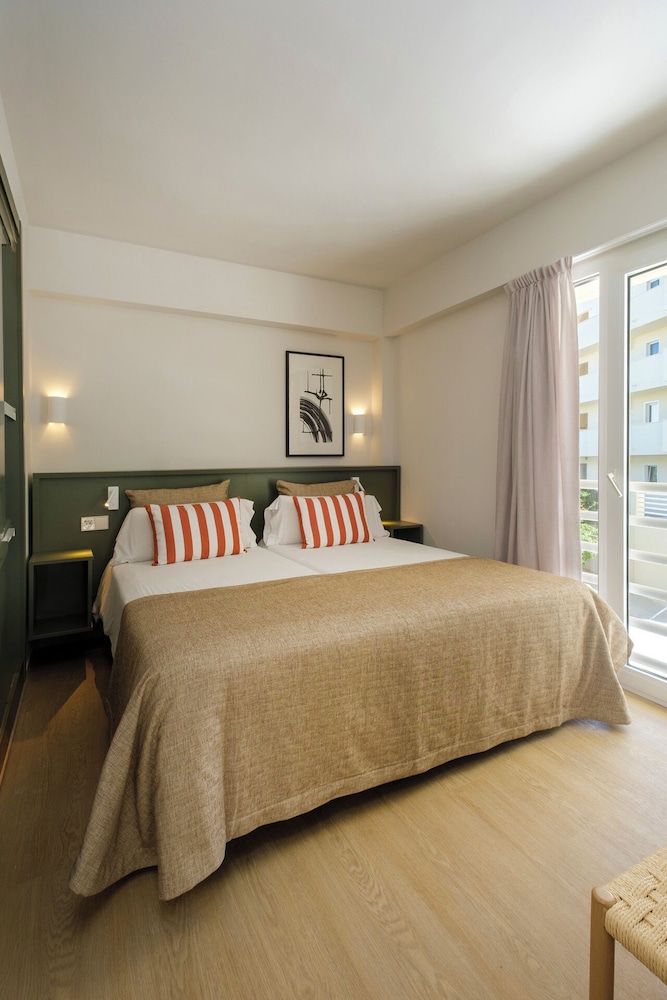 Cabot Cap de Mar Spa — Hotel rooms in Cala Bona, Balearic Islands