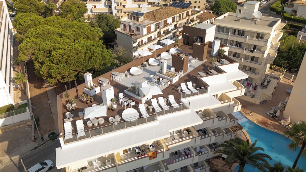 Cabot Cap de Mar Spa — Hotel building in Cala Bona, Balearic Islands