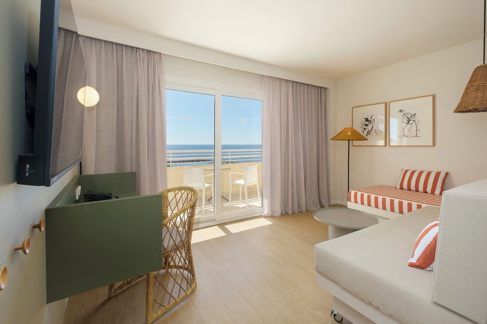 Cabot Cap de Mar Spa — Hotel rooms in Cala Bona, Balearic Islands