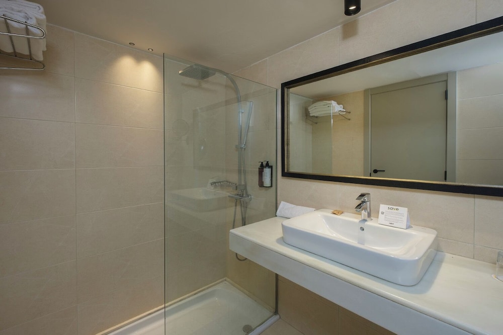 Cabot Cap de Mar Spa — Hotel rooms in Cala Bona, Balearic Islands