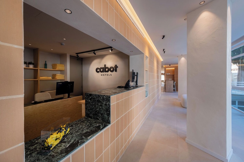 Cabot Cap de Mar Spa — Hotel building in Cala Bona, Balearic Islands