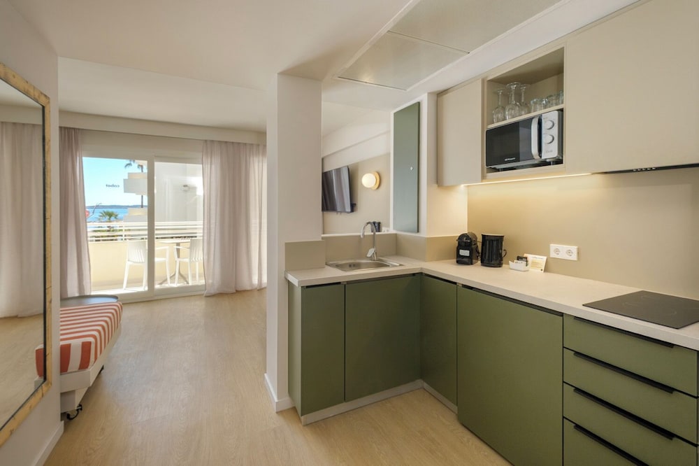 Cabot Cap de Mar Spa — Hotel rooms in Cala Bona, Balearic Islands
