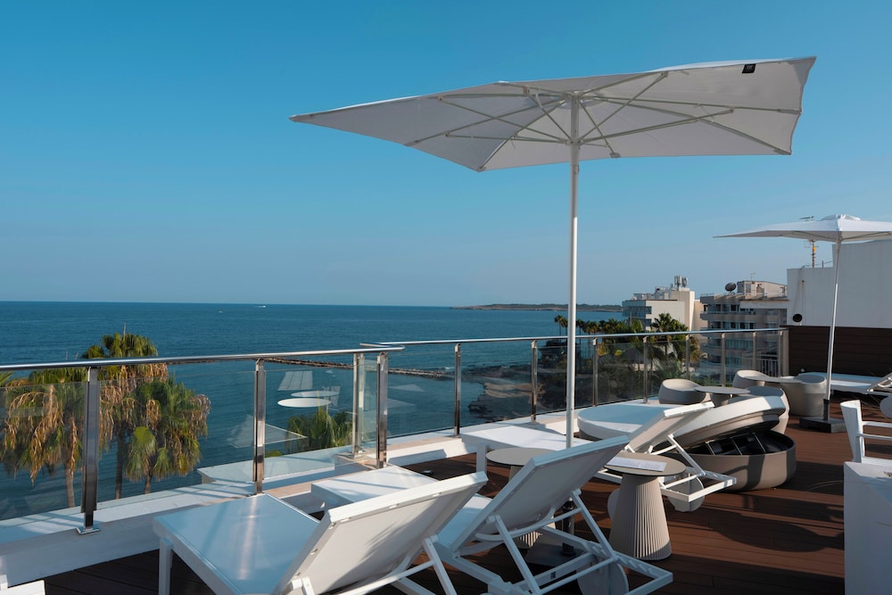 Cabot Cap de Mar Spa — Restaurant & bars in Cala Bona, Balearic Islands