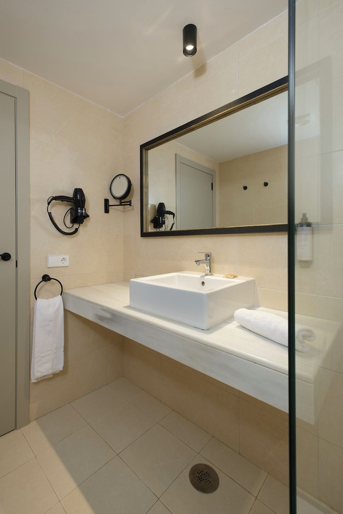 Cabot Cap de Mar Spa — Hotel rooms in Cala Bona, Balearic Islands