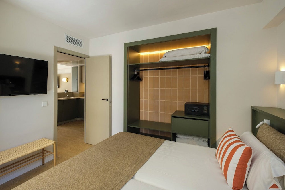 Cabot Cap de Mar Spa — Hotel rooms in Cala Bona, Balearic Islands