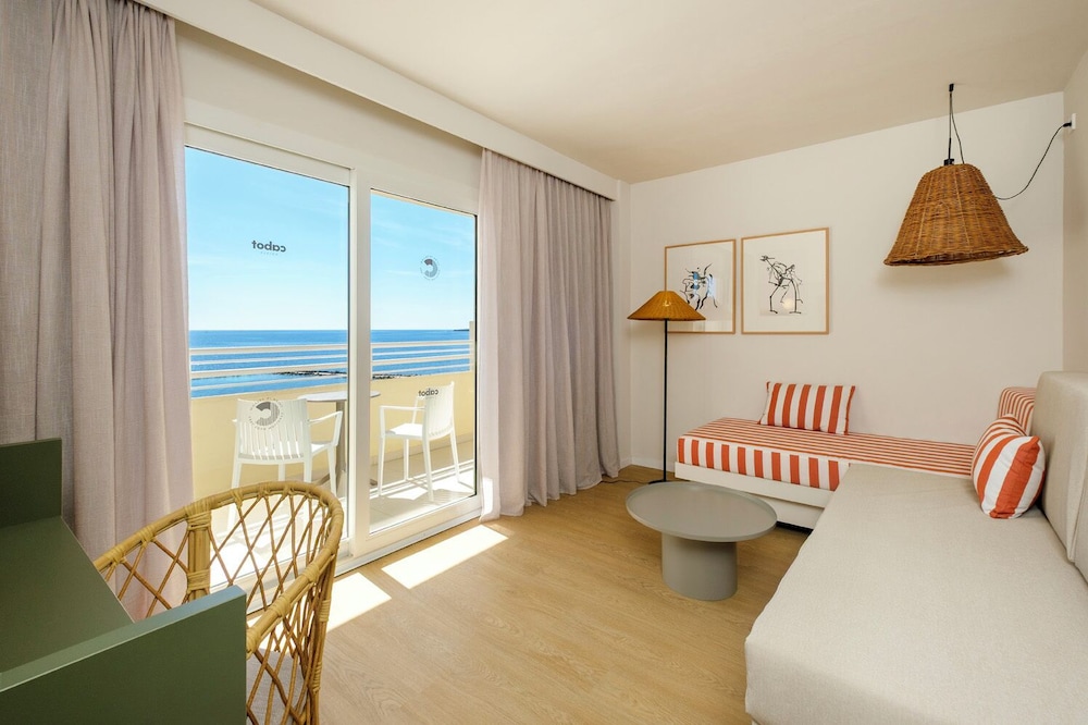 Cabot Cap de Mar Spa — Hotel rooms in Cala Bona, Balearic Islands