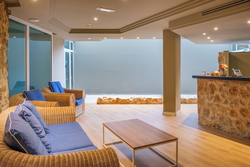 Cabot Cap de Mar Spa — Restaurant & bars in Cala Bona, Balearic Islands