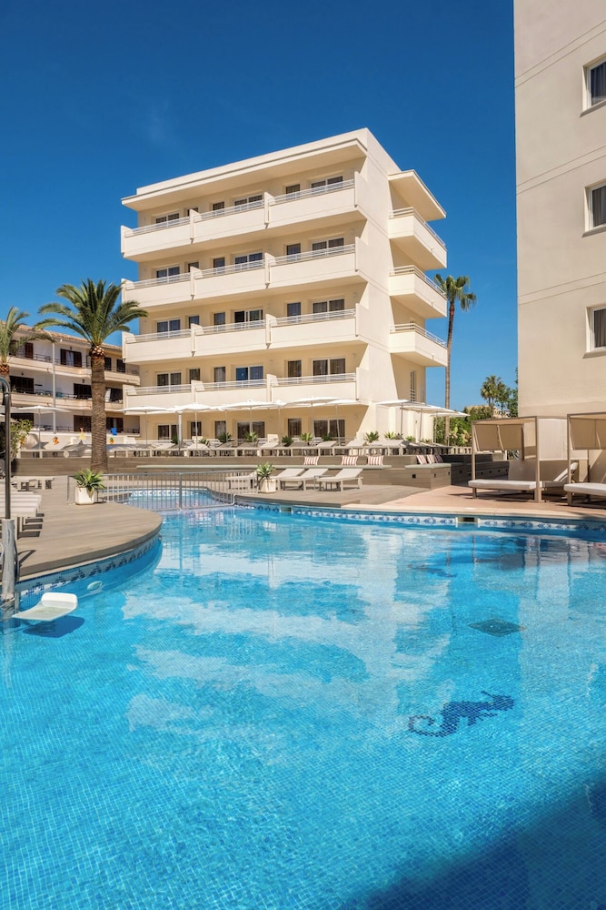 Cabot Cap de Mar Spa — Swimming pool in Cala Bona, Balearic Islands