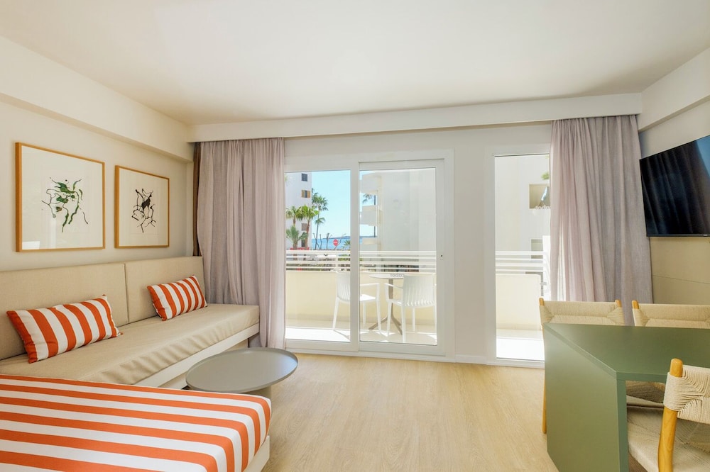 Cabot Cap de Mar Spa — Hotel rooms in Cala Bona, Balearic Islands