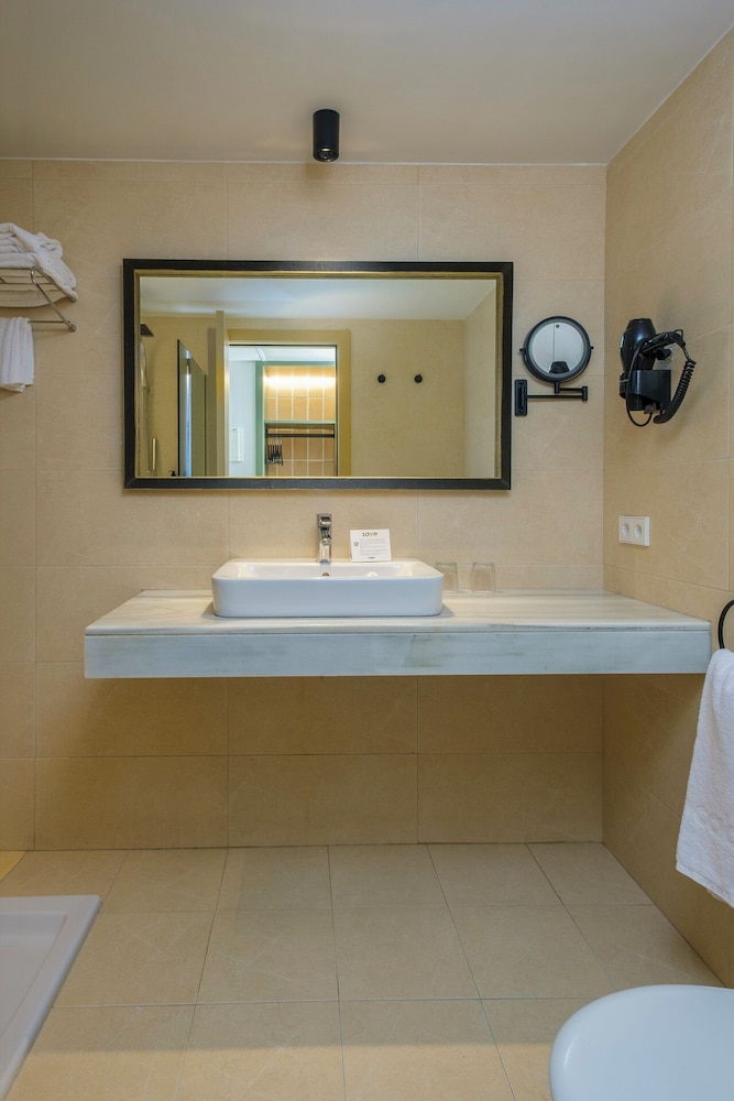 Cabot Cap de Mar Spa — Hotel rooms in Cala Bona, Balearic Islands