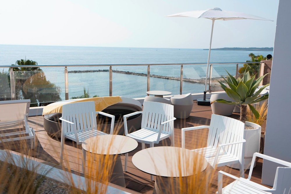 Cabot Cap de Mar Spa — Restaurant & bars in Cala Bona, Balearic Islands