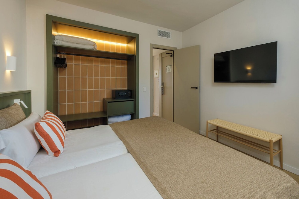 Cabot Cap de Mar Spa — Hotel rooms in Cala Bona, Balearic Islands