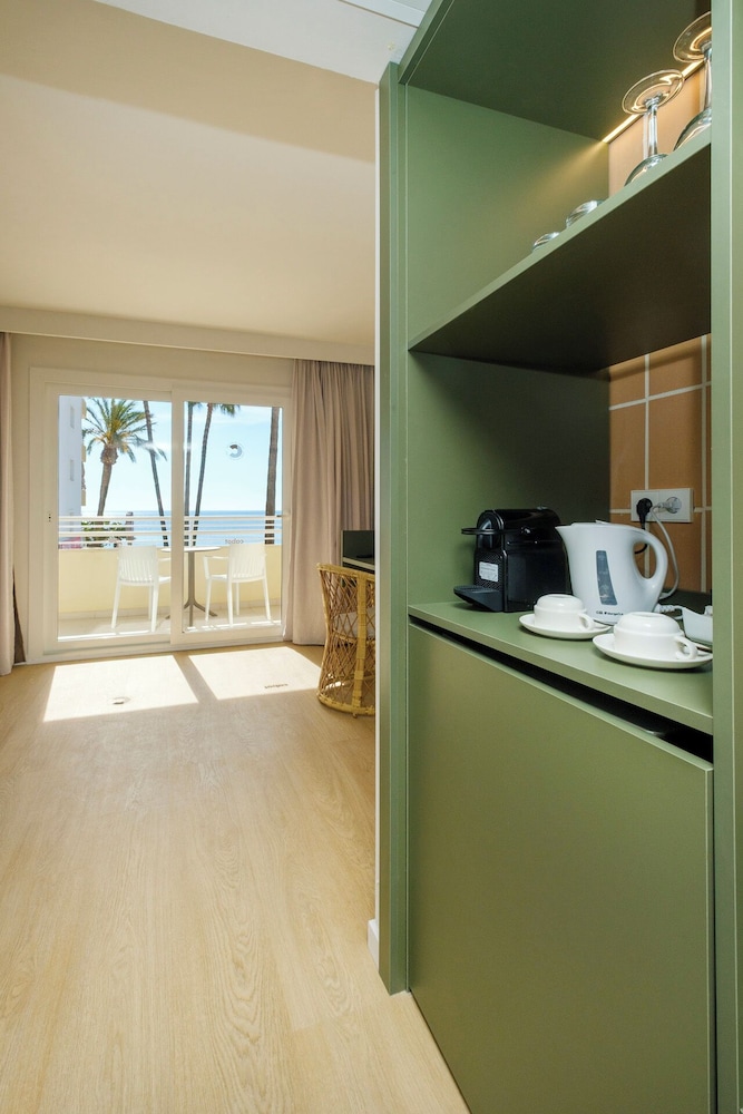 Cabot Cap de Mar Spa — Hotel rooms in Cala Bona, Balearic Islands