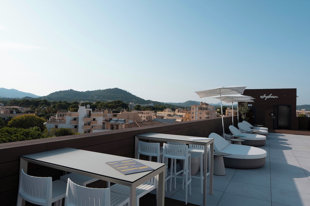 Cabot Cap de Mar Spa — Restaurant & bars in Cala Bona, Balearic Islands