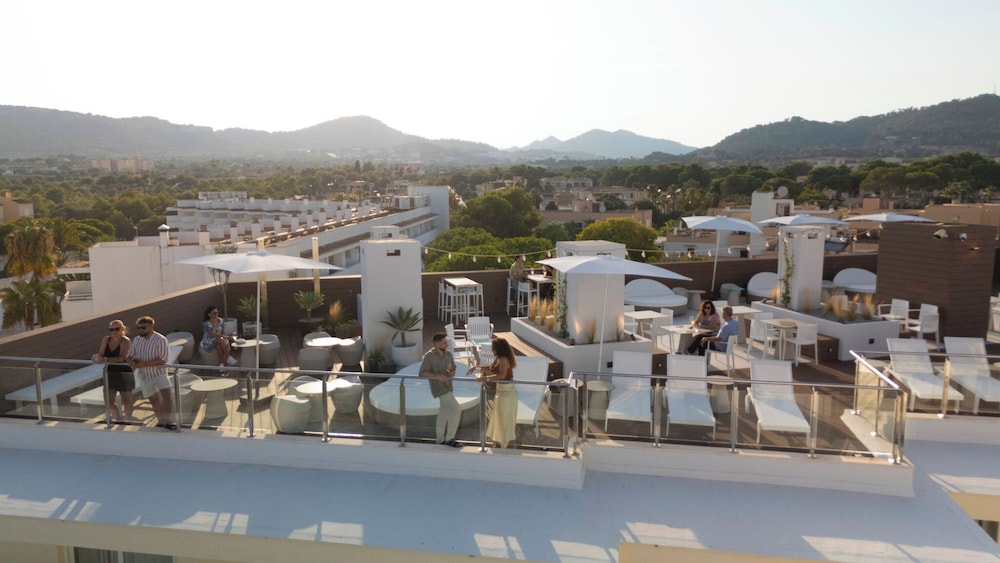 Cabot Cap de Mar Spa — Restaurant & bars in Cala Bona, Balearic Islands