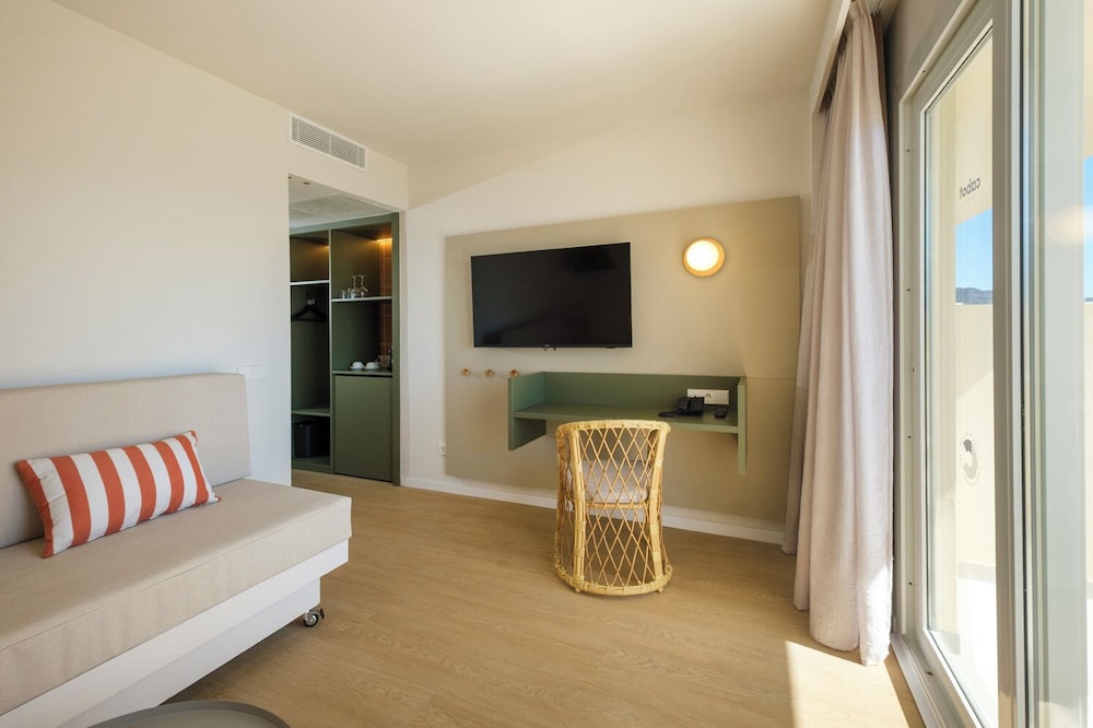 Cabot Cap de Mar Spa — Hotel rooms in Cala Bona, Balearic Islands