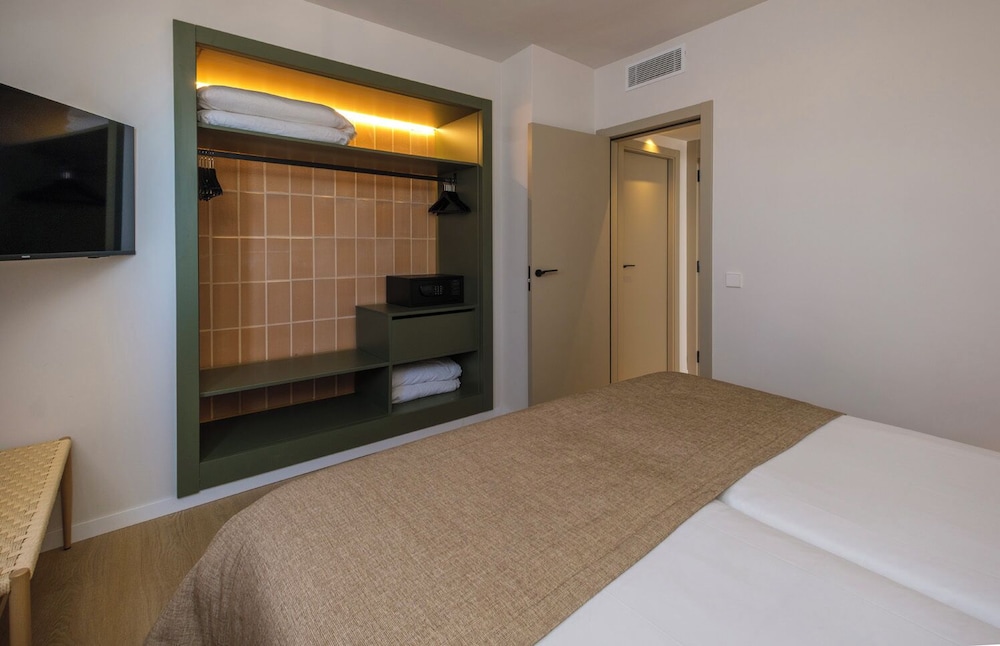 Cabot Cap de Mar Spa — Hotel rooms in Cala Bona, Balearic Islands
