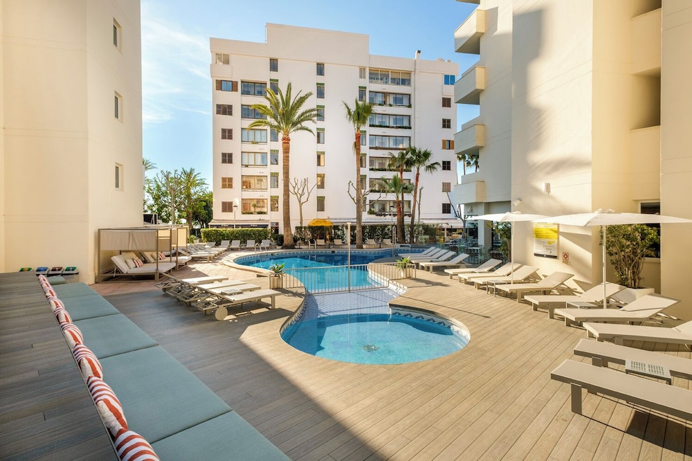 Cabot Cap de Mar Spa — Swimming pool in Cala Bona, Balearic Islands