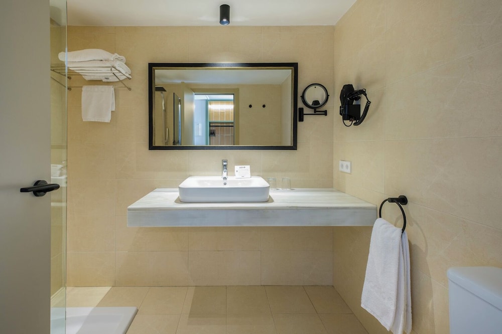 Cabot Cap de Mar Spa — Hotel rooms in Cala Bona, Balearic Islands
