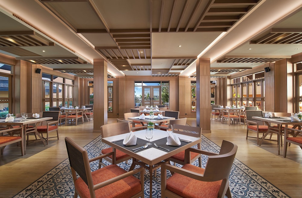 Amari Vogue Krabi — Restaurant & bars in Nong Thalay, Krabi
