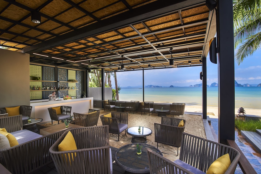 Amari Vogue Krabi — Restaurant & bars in Nong Thalay, Krabi