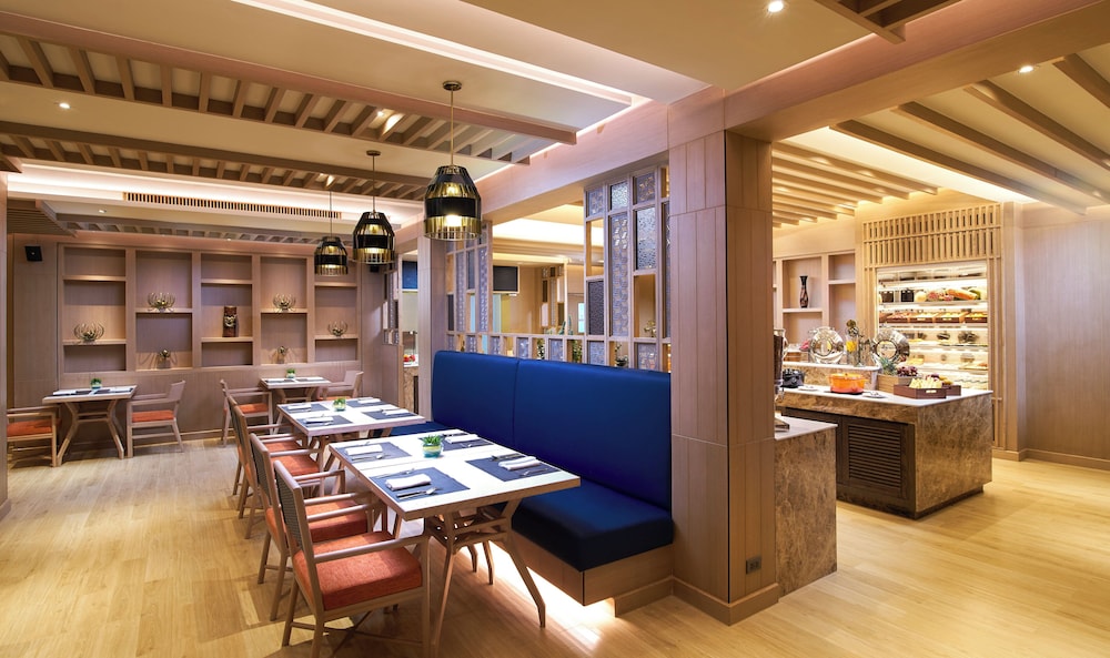Amari Vogue Krabi — Restaurant & bars in Nong Thalay, Krabi