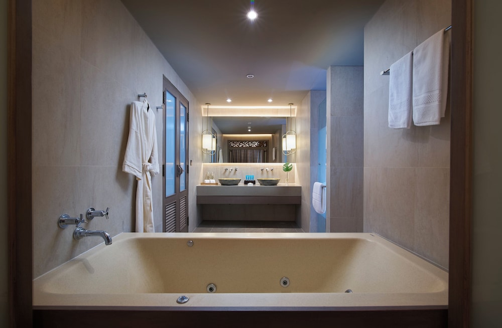Amari Vogue Krabi — Hotel rooms in Nong Thalay, Krabi