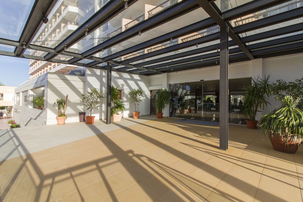 Hotel Caribe Ibiza — Hotel building in Santa Eulalia, Balearic Islands