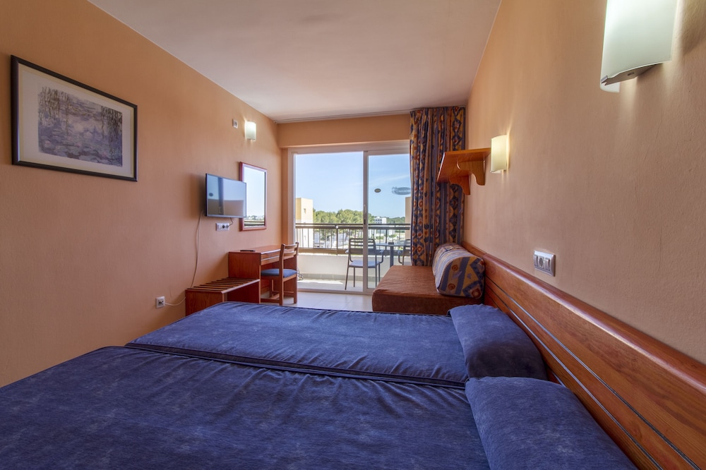 Hotel Caribe Ibiza — Hotel rooms in Santa Eulalia, Balearic Islands