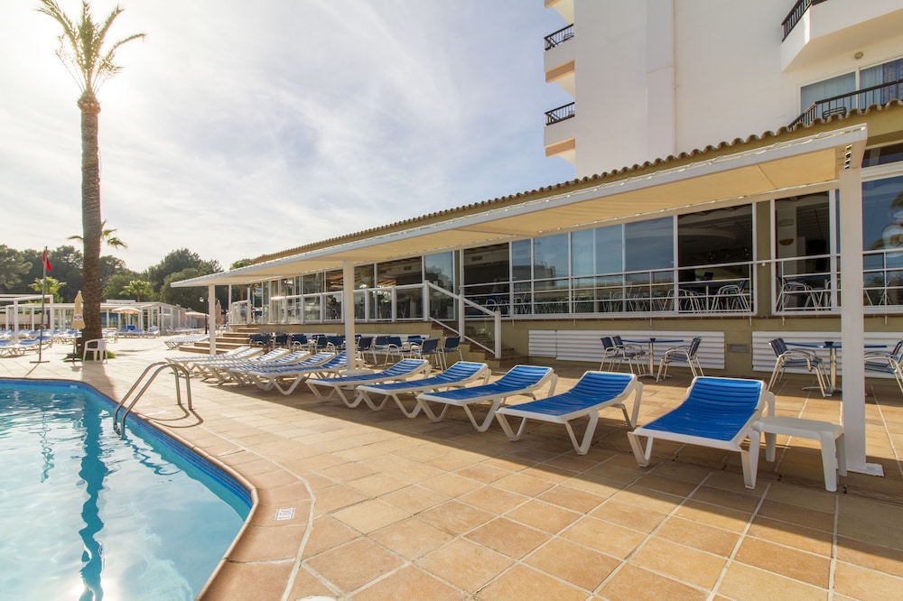 Hotel Caribe Ibiza — Swimming pool in Santa Eulalia, Balearic Islands