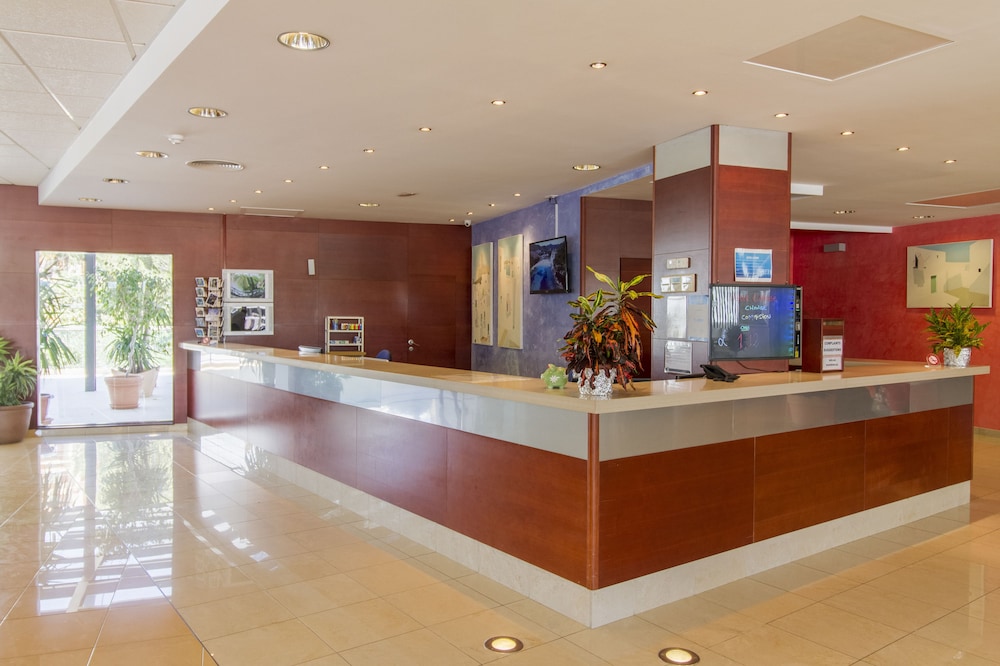 Hotel Caribe Ibiza — Hotel building in Santa Eulalia, Balearic Islands