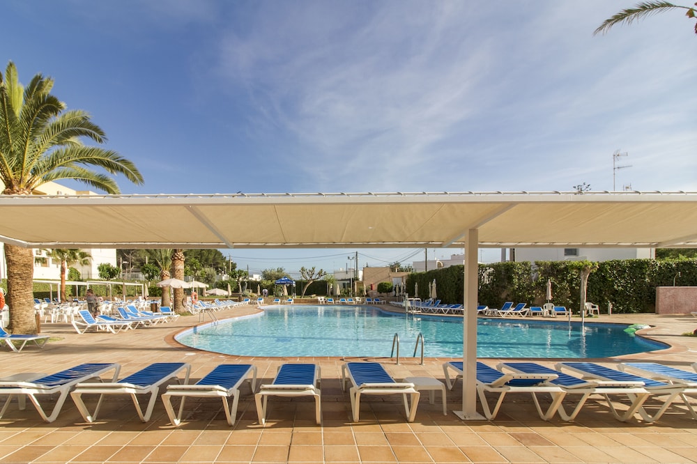 Hotel Caribe Ibiza — Swimming pool in Santa Eulalia, Balearic Islands