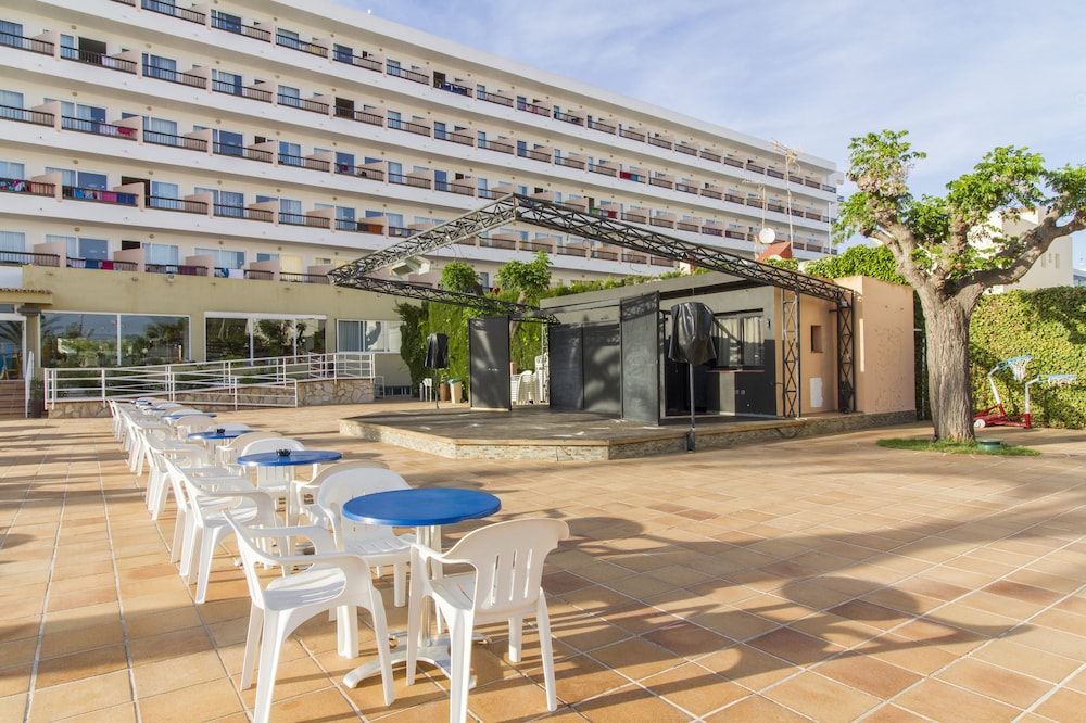 Hotel Caribe Ibiza — Hotel building in Santa Eulalia, Balearic Islands