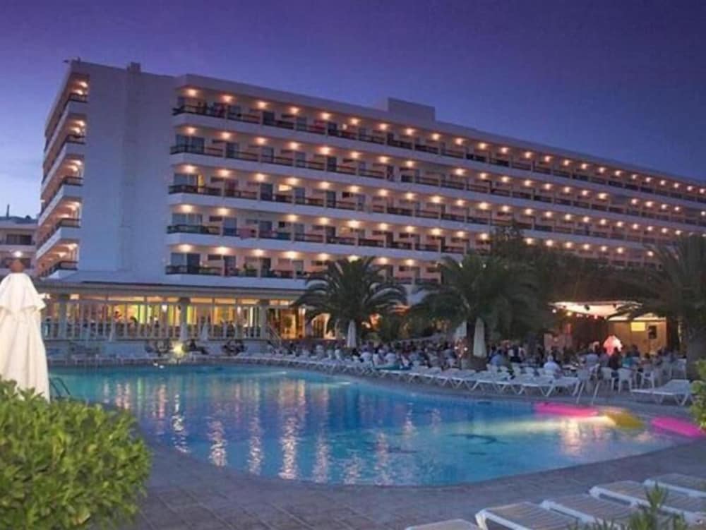 Hotel Caribe Ibiza — Hotel building in Santa Eulalia, Balearic Islands