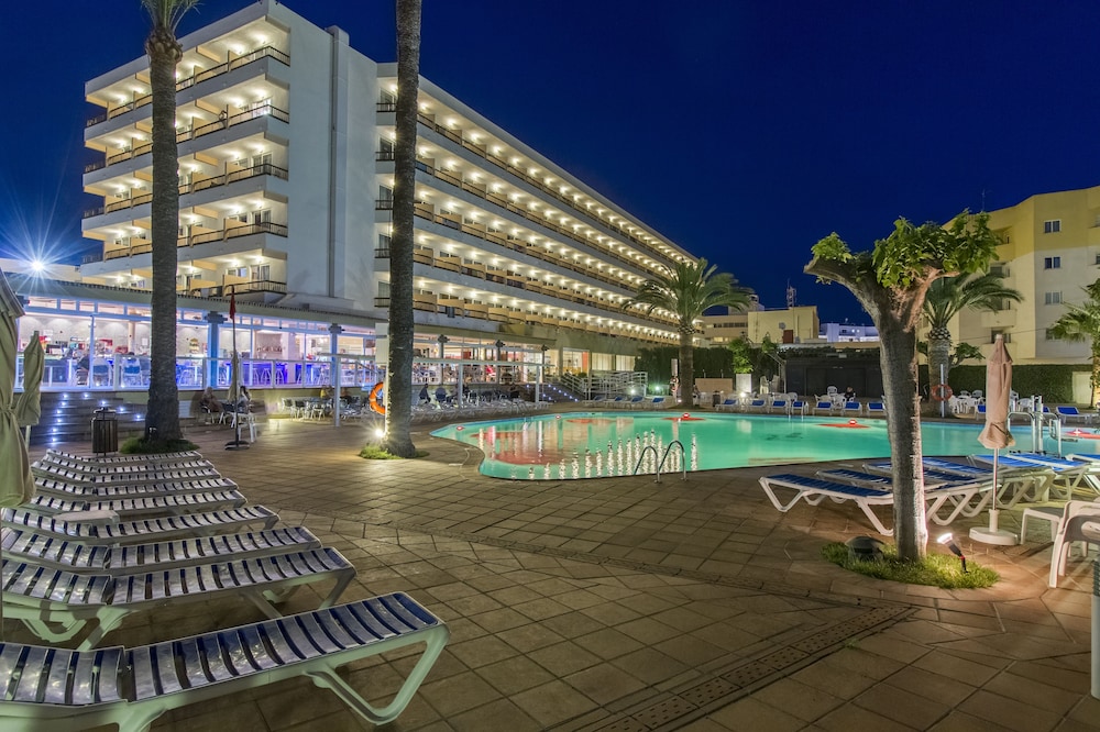 Hotel Caribe Ibiza — Hotel building in Santa Eulalia, Balearic Islands