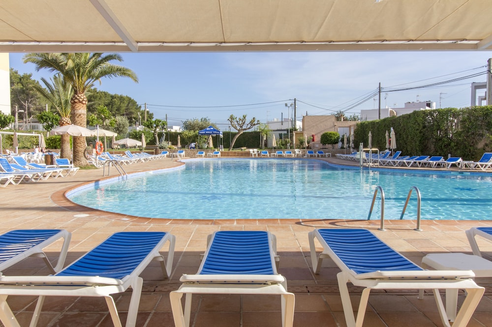 Hotel Caribe Ibiza — Swimming pool in Santa Eulalia, Balearic Islands