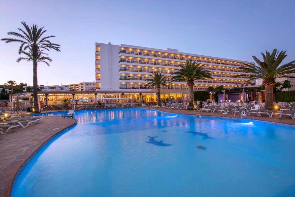 Hotel Caribe Ibiza — Hotel building in Santa Eulalia, Balearic Islands