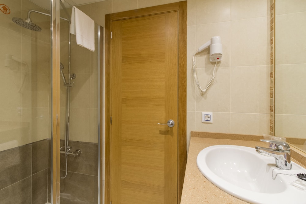 Hotel Caribe Ibiza — Hotel rooms in Santa Eulalia, Balearic Islands
