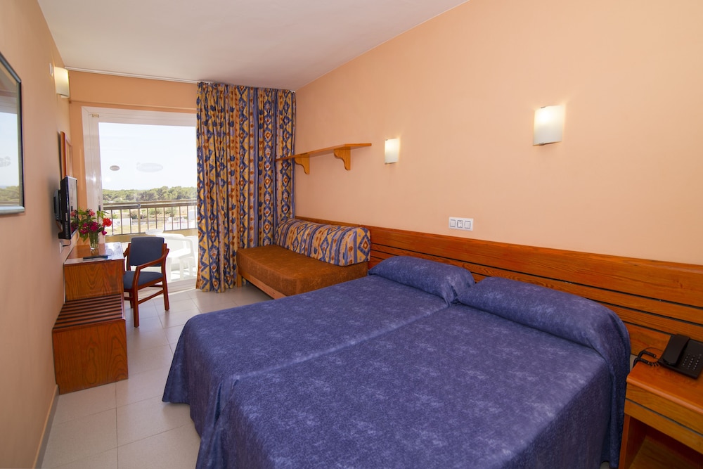 Hotel Caribe Ibiza — Hotel rooms in Santa Eulalia, Balearic Islands